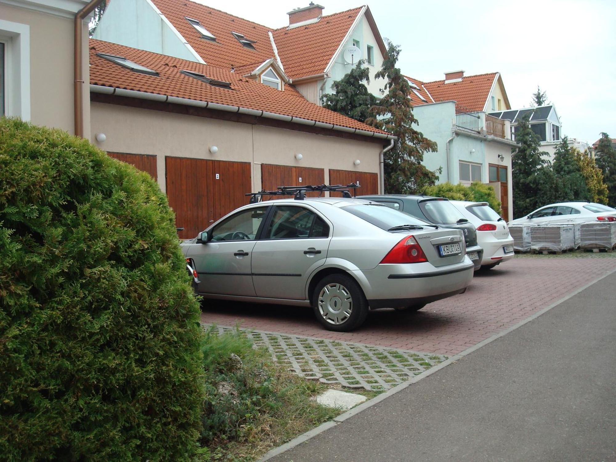 Vincze Vendeghaz Apartment Eger Bagian luar foto