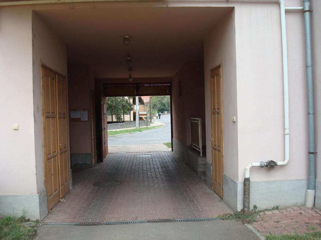 Vincze Vendeghaz Apartment Eger Bagian luar foto