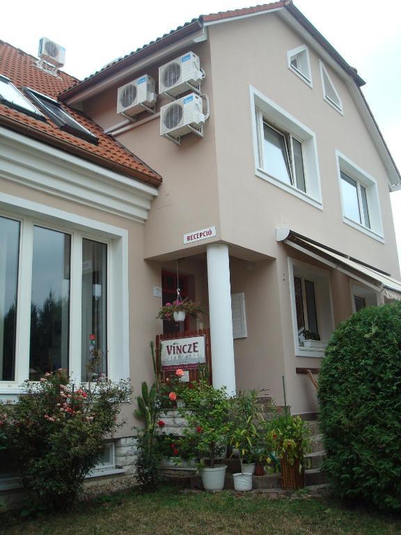 Vincze Vendeghaz Apartment Eger Bagian luar foto