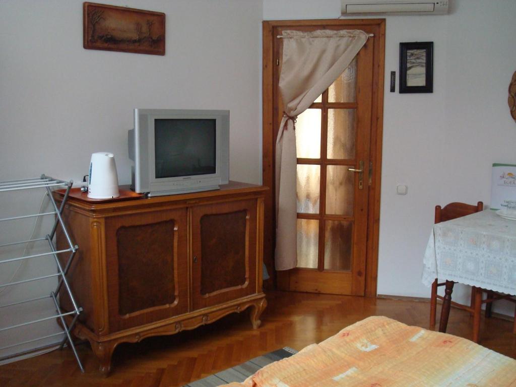 Vincze Vendeghaz Apartment Eger Ruang foto