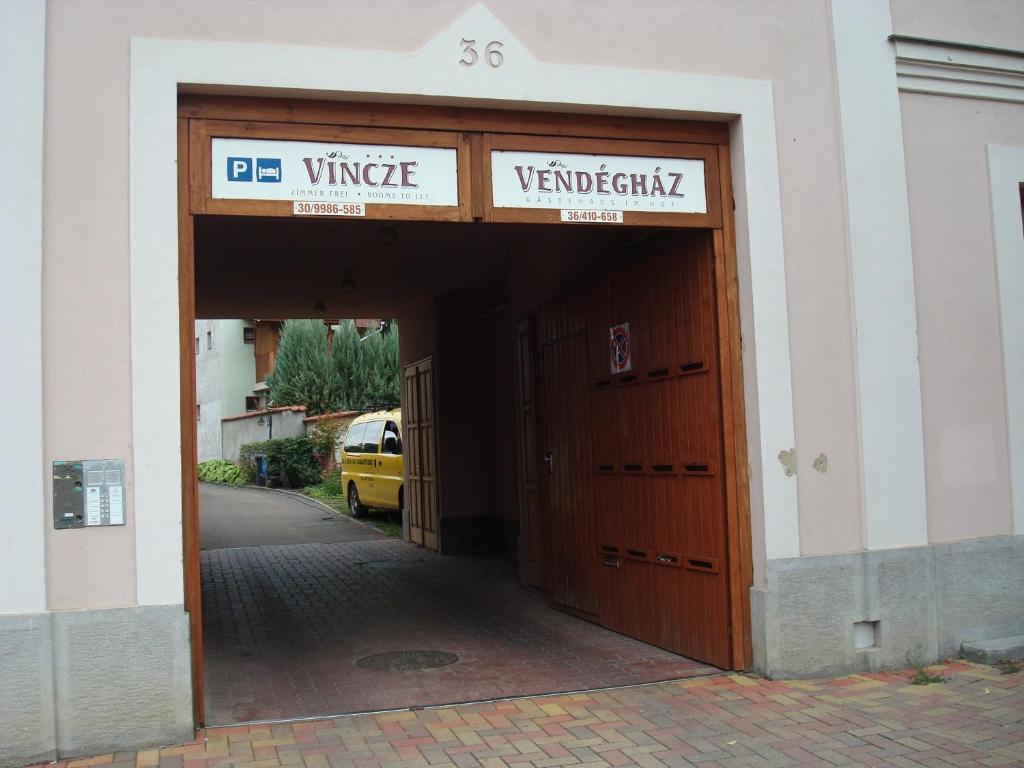 Vincze Vendeghaz Apartment Eger Bagian luar foto