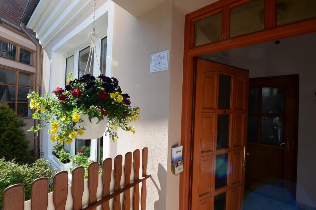 Vincze Vendeghaz Apartment Eger Bagian luar foto