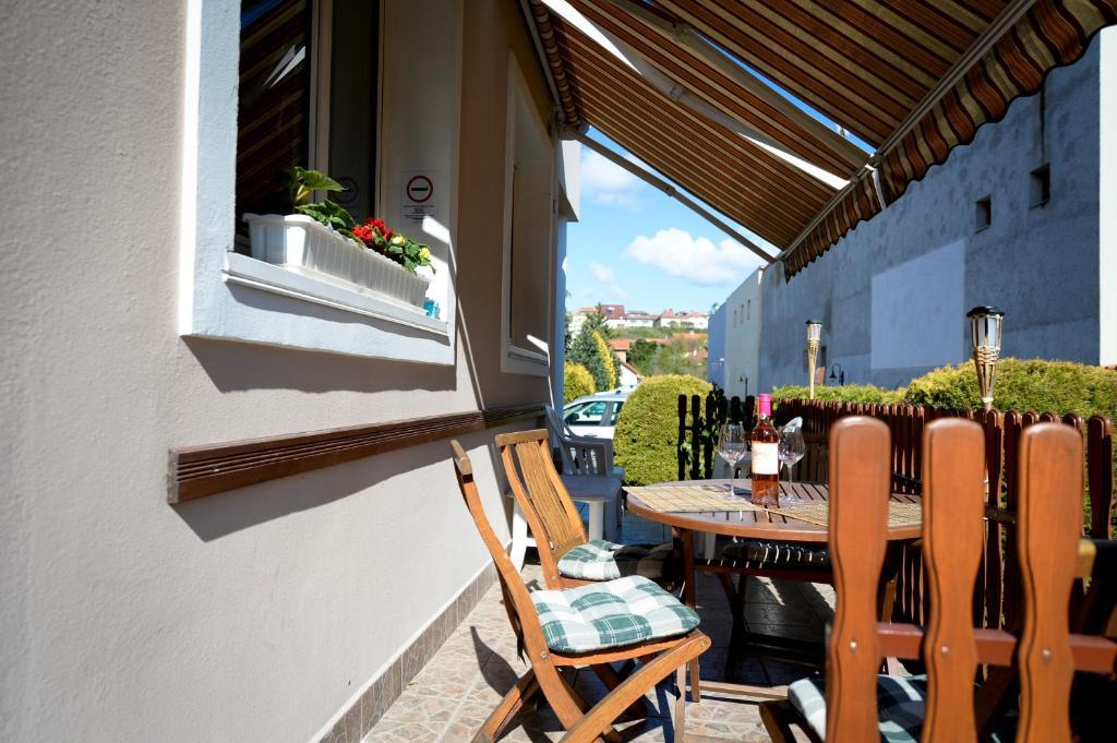 Vincze Vendeghaz Apartment Eger Bagian luar foto
