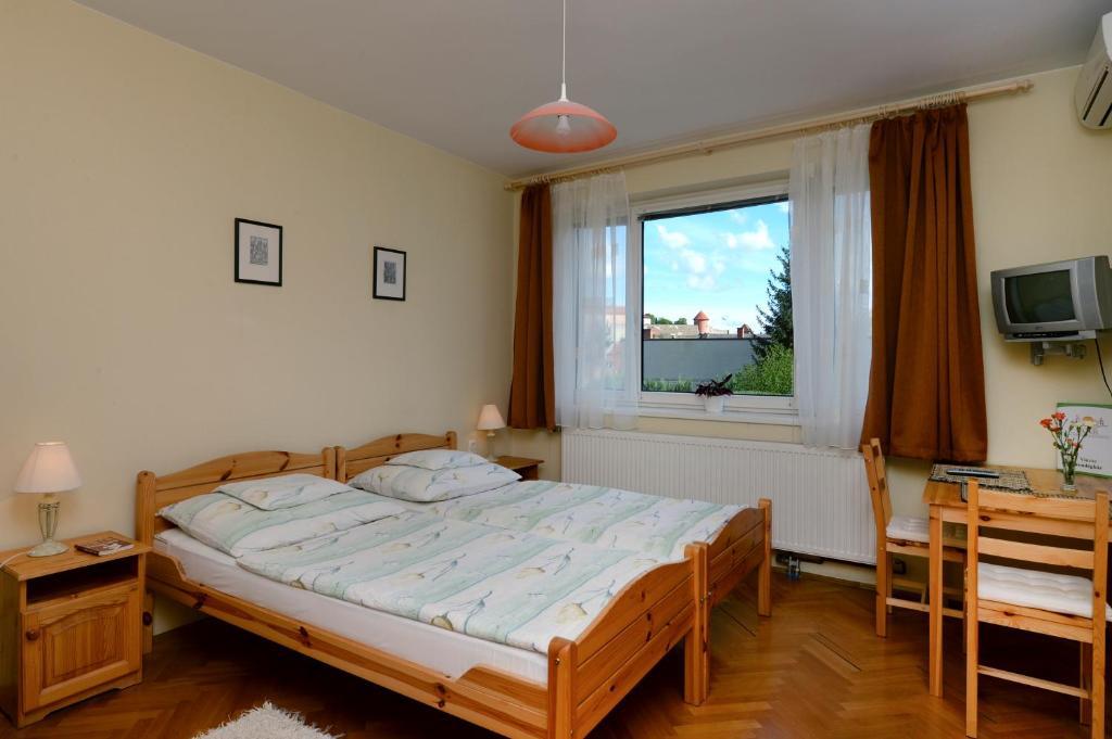 Vincze Vendeghaz Apartment Eger Bagian luar foto